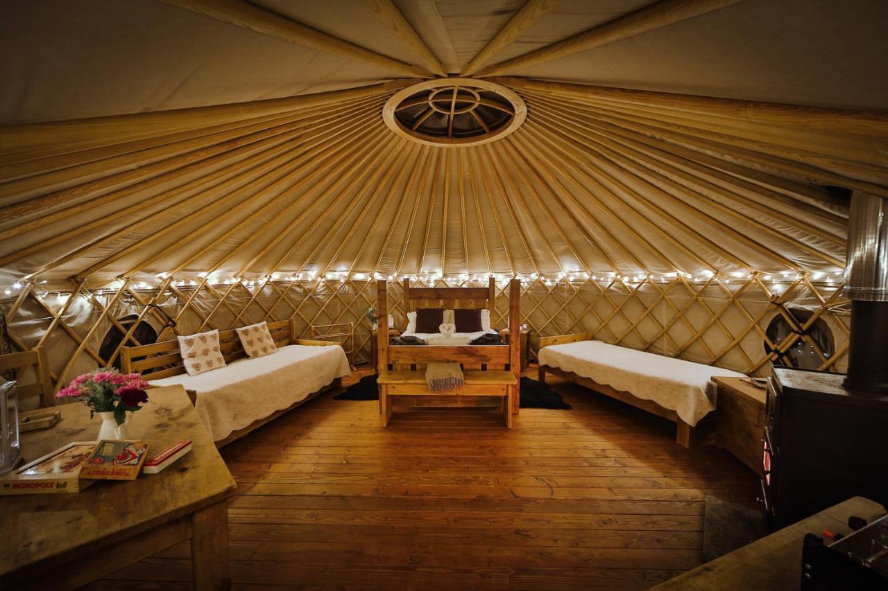 Secret Cloud House Holidays Luxury Yurts With Hot Tubs Cauldon Exterior photo