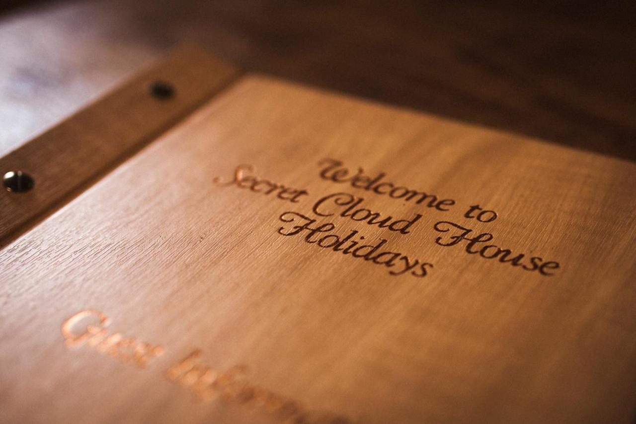 Secret Cloud House Holidays Luxury Yurts With Hot Tubs Cauldon Exterior photo