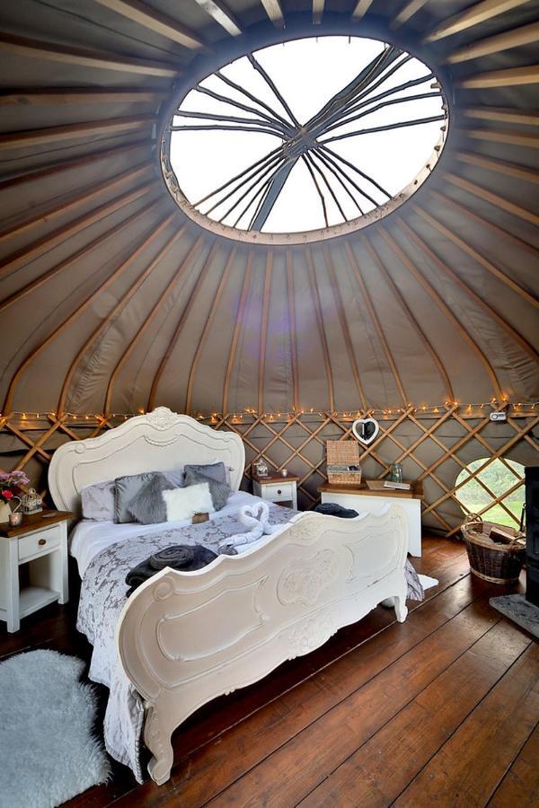 Secret Cloud House Holidays Luxury Yurts With Hot Tubs Cauldon Exterior photo